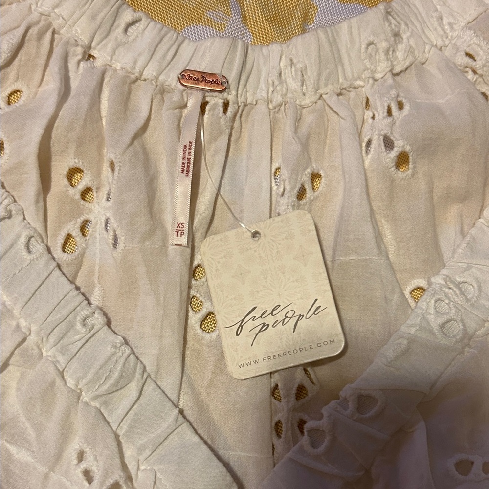 Free People Gardenia White Eyelet V-Neck Cropped Blouse Top NWT Shirt Spring - Picture 5 of 10